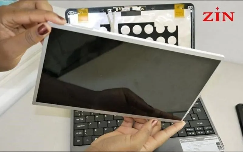 Man hinh laptop bi giat 11