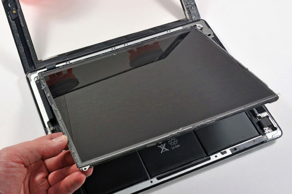 Sửa màn hình laptop bị sọc bao nhiêu tiền? Sửa ở đâu uy tín?