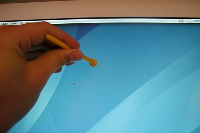 Khác phục diẻm chét màn hình laptop 10