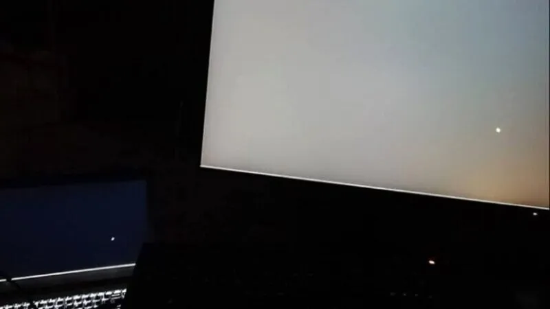 Khác phục diẻm chét màn hình laptop 13