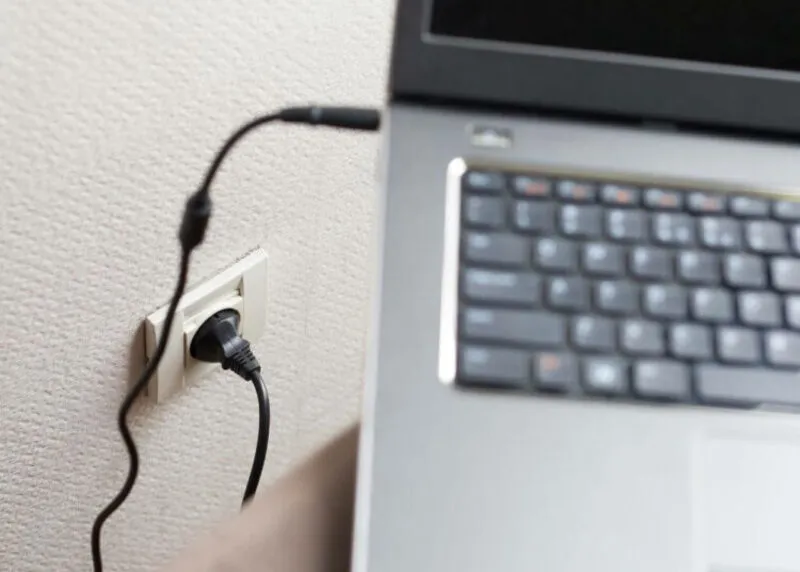 Gập màn hình laptop mà không tắt máy có làm sao không? 4 lưu ý cần biết 4 Gap man hinh laptop ma khong tat may co lam sao khong 16