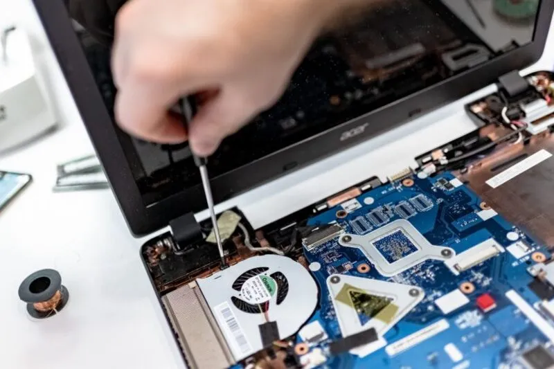 Thay keo tản nhiệt laptop và 1 số điều cần biết 3 Thay keo tan nhiet laptop 4