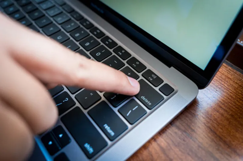 Man hinh Macbook bi nhieu 17
