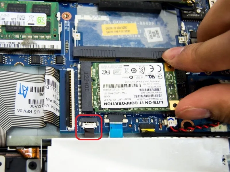 Thay card wifi laptop 1