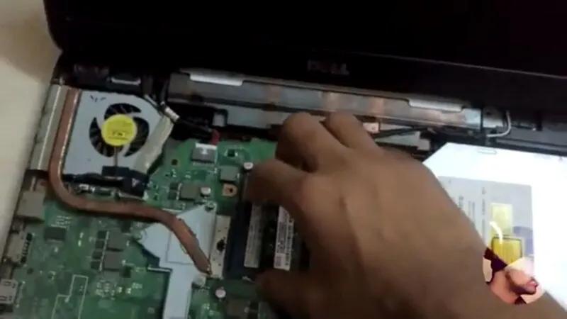 Thay panel màn hình máy tính ở đâu uy tín? 15 Thay panel man hinh may tinh 11