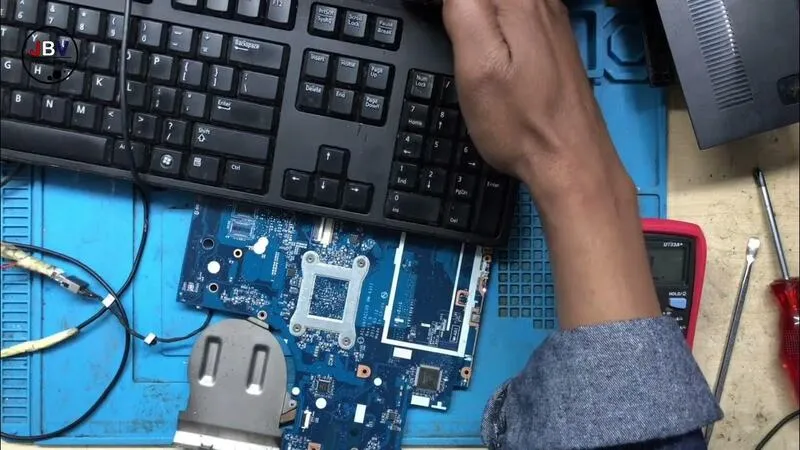 Thay panel màn hình máy tính ở đâu uy tín? 13 Thay panel man hinh may tinh 9