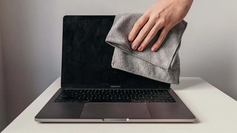 Vệ sinh laptop (3)