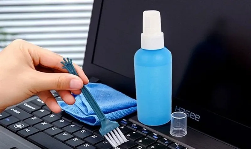 Vệ sinh laptop (5)