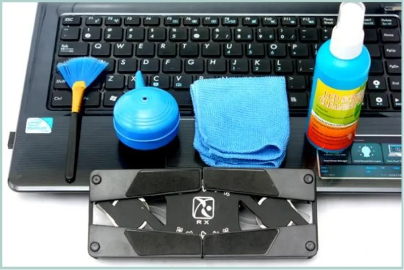 Ve sinh ben trong laptop 1