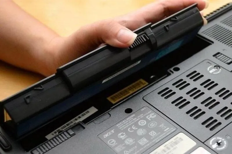 Pin laptop co dau gach 11