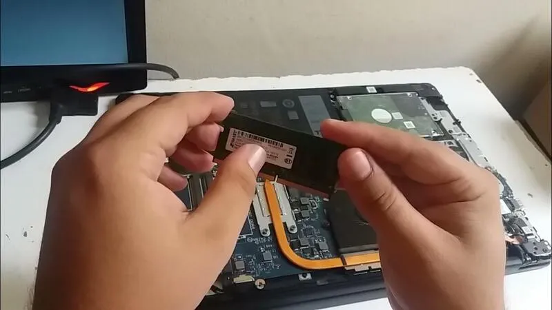 Su co cua Dell Latitude E6410 18