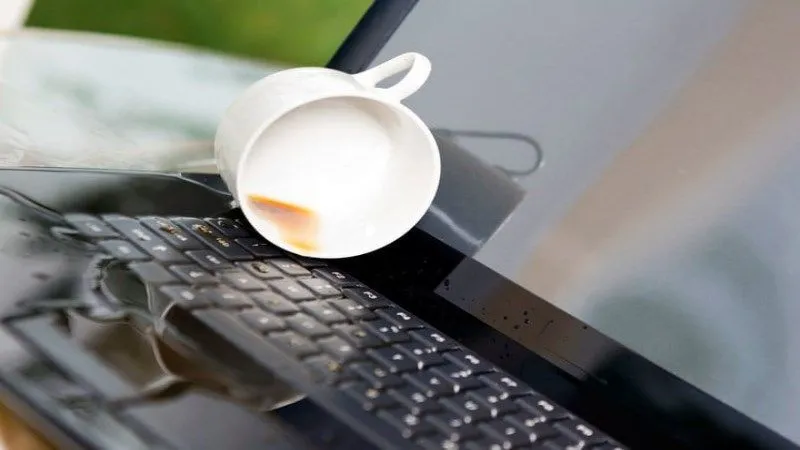Man hinh laptop Dell bi trang xoa 14