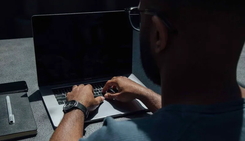 Man hinh laptop bi den 29
