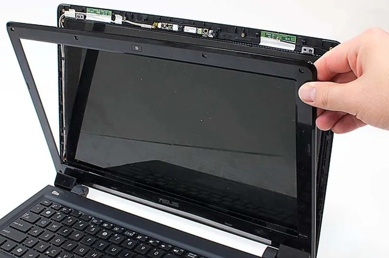 Man hinh laptop bi den 3