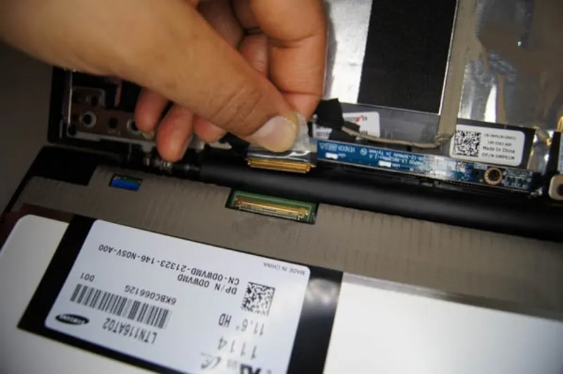 Thay cao ap man hinh laptop bao nhieu tien 3