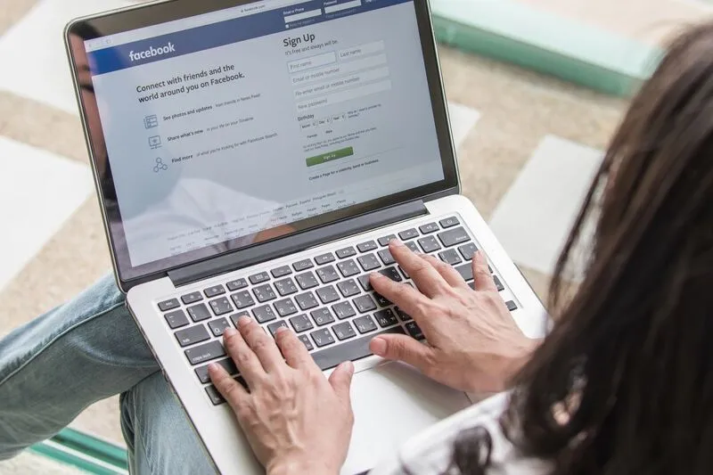 Tai sao may tinh vao facebook cham 12