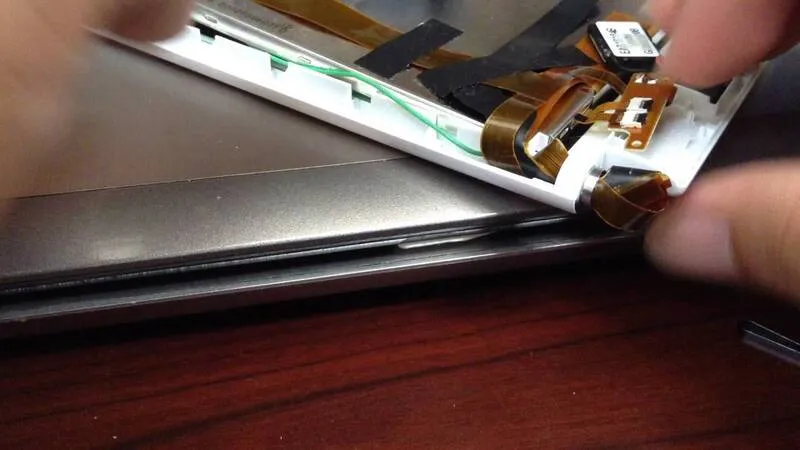 BỎ TÚI 6 bước thay cáp màn hình laptop tại nhà 11 Thay cap man hinh laptop 15