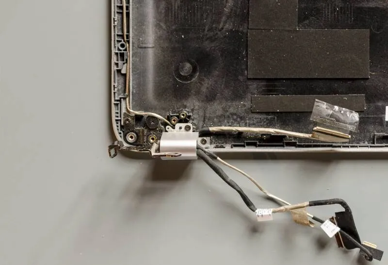 BỎ TÚI 6 bước thay cáp màn hình laptop tại nhà 18 Thay cap man hinh laptop 9