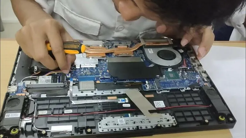 Thay chân cắm nguồn laptop Asus: 1 số thông tin chi tiết cần biết 14 Thay chan cam nguon laptop Asus 17