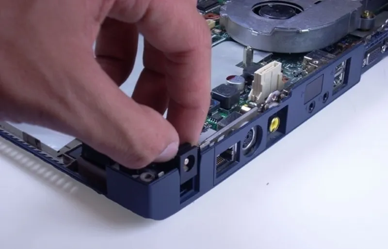 Thay chân cắm nguồn laptop Asus: 1 số thông tin chi tiết cần biết 9 Thay chan cam nguon laptop Asus 23