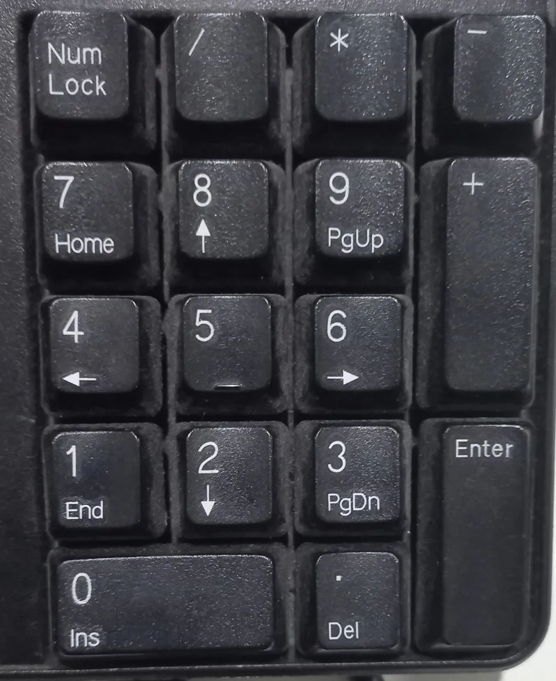 Dau nhan tren ban phim laptop 17