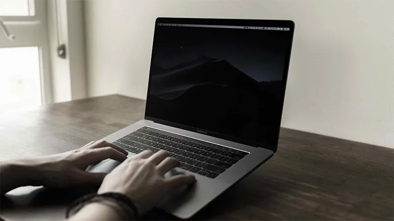 Nhận biết 7 nguyên nhân cần sửa main laptop không lên nguồn 9 Sua main laptop khong len nguon 1