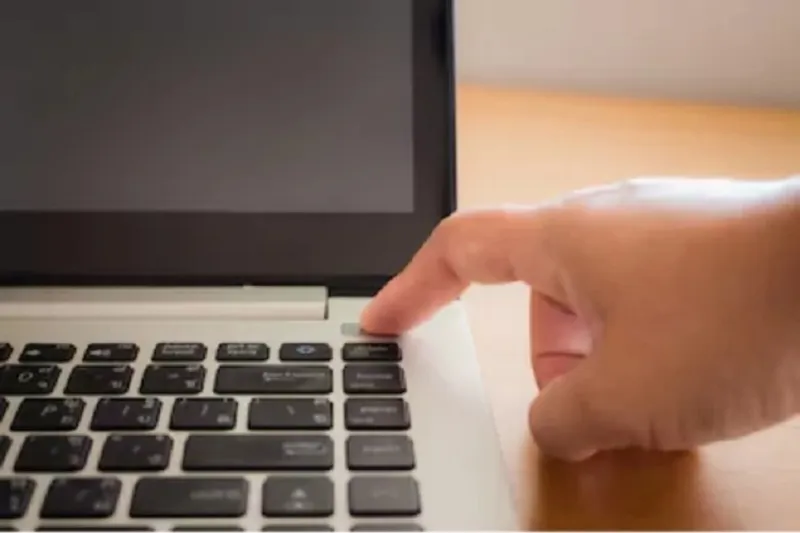 Nhận biết 7 nguyên nhân cần sửa main laptop không lên nguồn 11 Sua main laptop khong len nguon 13