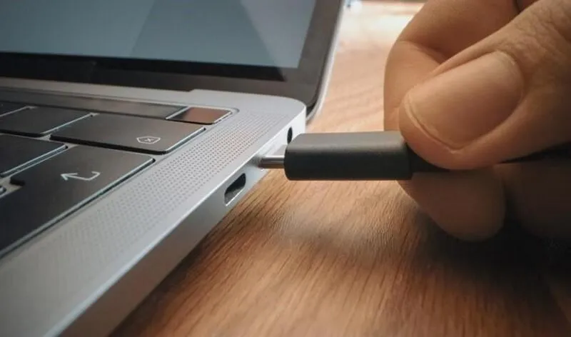 Cách dùng pin laptop không bị chai (41) Cách dùng pin laptop không bị chai (41)